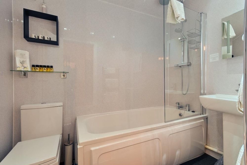 Lawton & Lauriston Court Family Suite 4