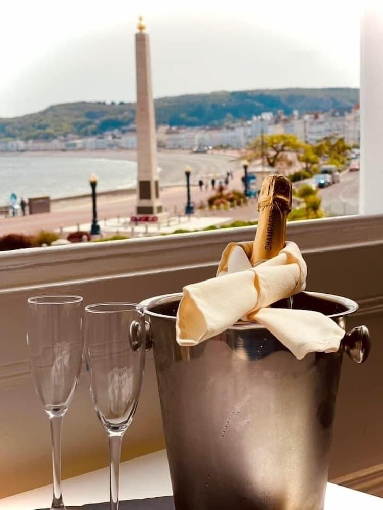 Lawton & Lauriston Court Junior Double Room, 1 Double Bed, Sea View 3