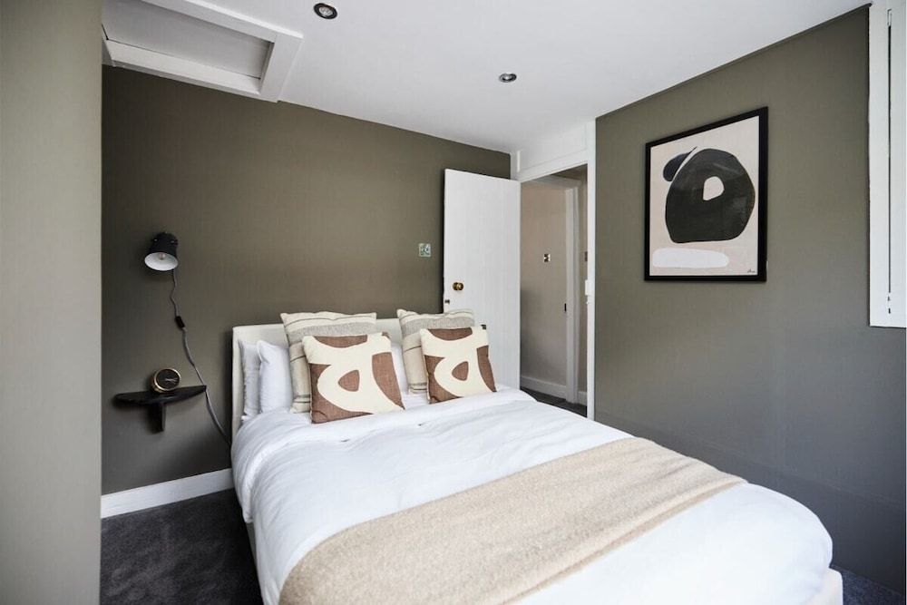 House (2 Bedrooms)