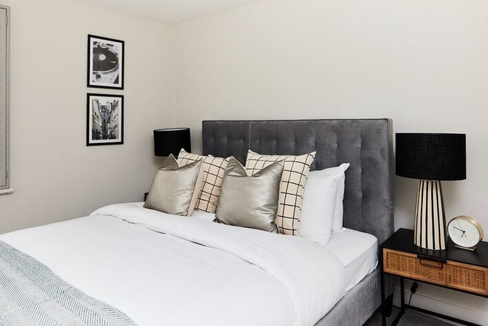 House (2 Bedrooms)