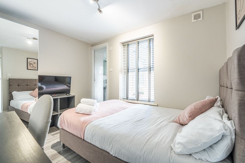 Bloomfield 2 Basic Double Room