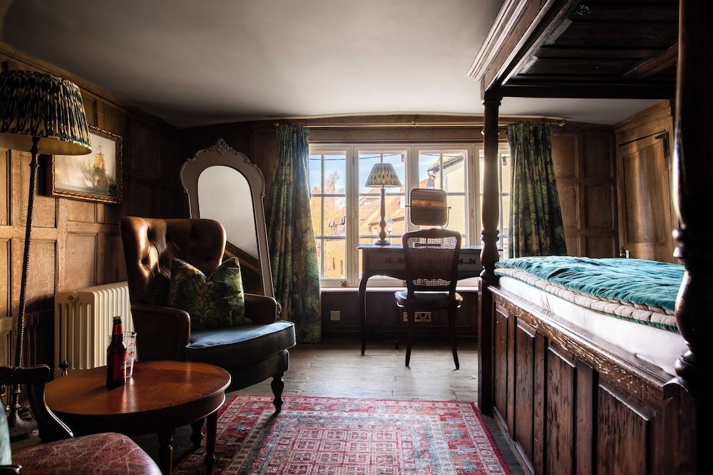 The Crown Inn Deluxe Double Room 11