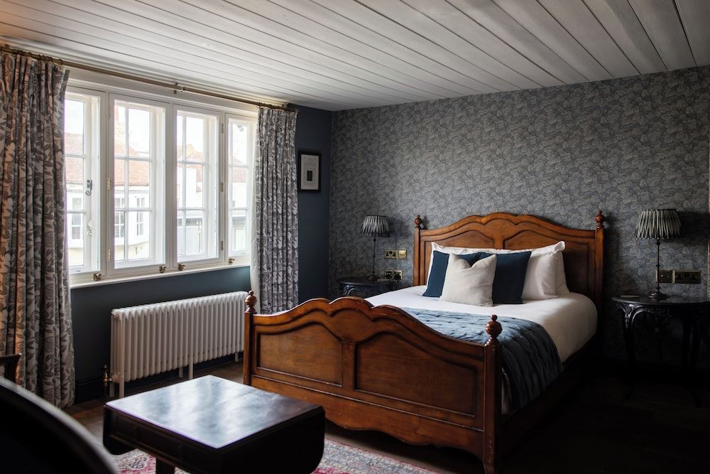 The Crown Inn Deluxe Double Room 3