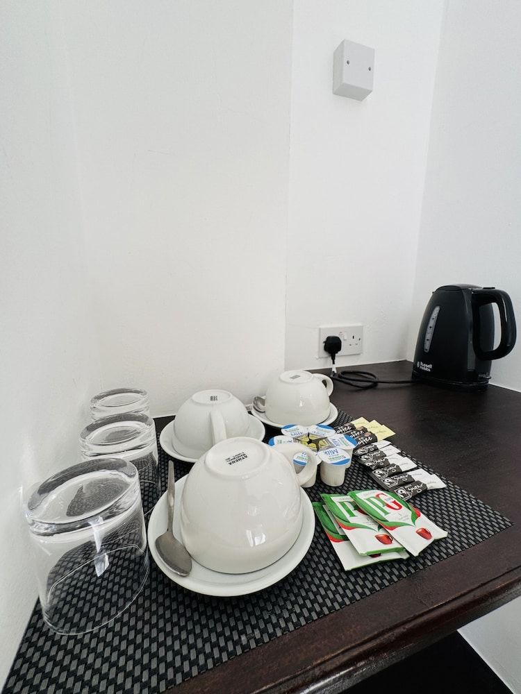 Carlton Courth Hotel Eastbourne Triple Room, Ensuite 11