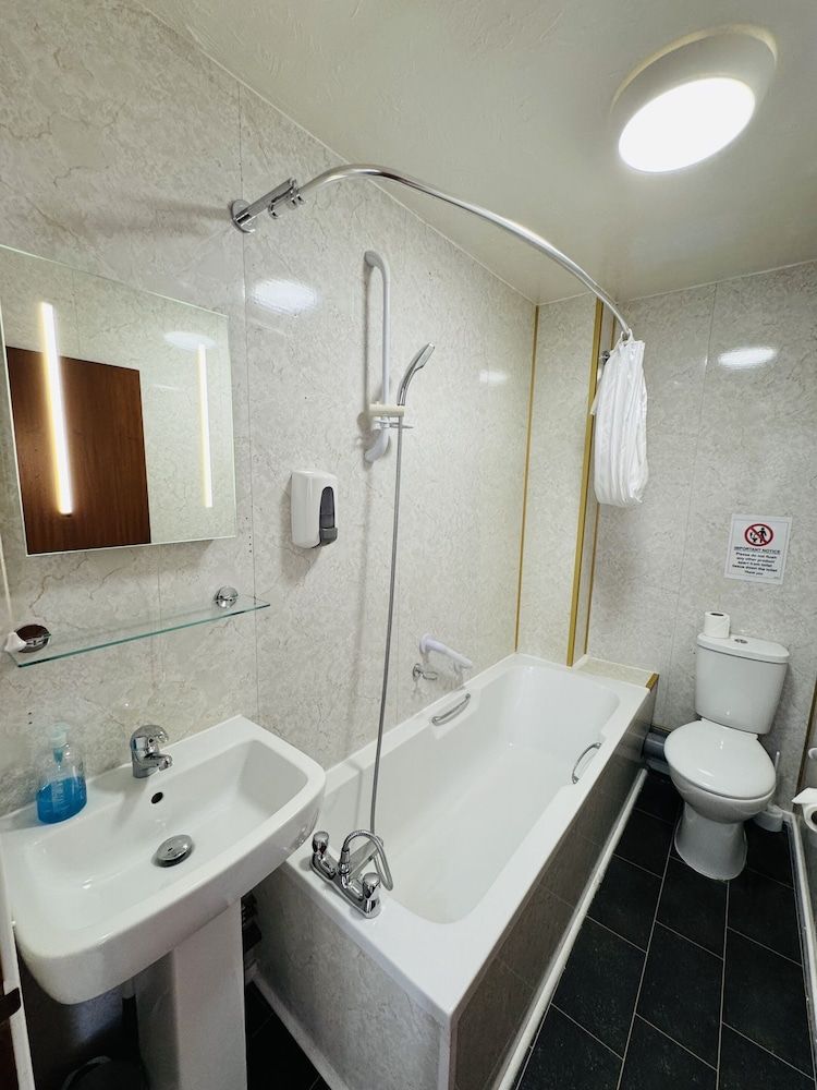 Carlton Courth Hotel Eastbourne Deluxe Double Room, Ensuite 5