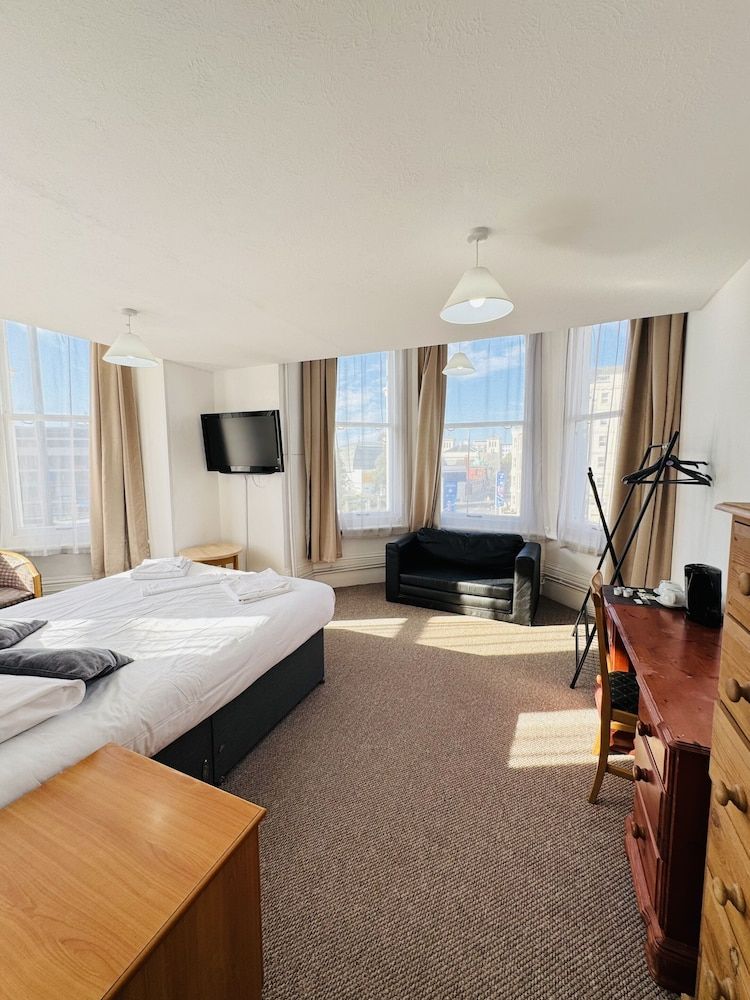 Carlton Courth Hotel Eastbourne Deluxe Double Room, Ensuite 3