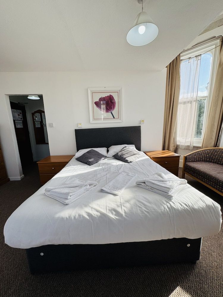 Carlton Courth Hotel Eastbourne Deluxe Double Room, Ensuite 2