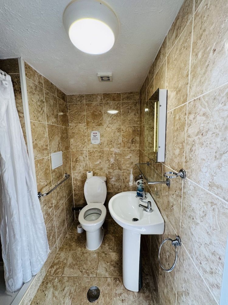 Carlton Courth Hotel Eastbourne Triple Room, Ensuite 10