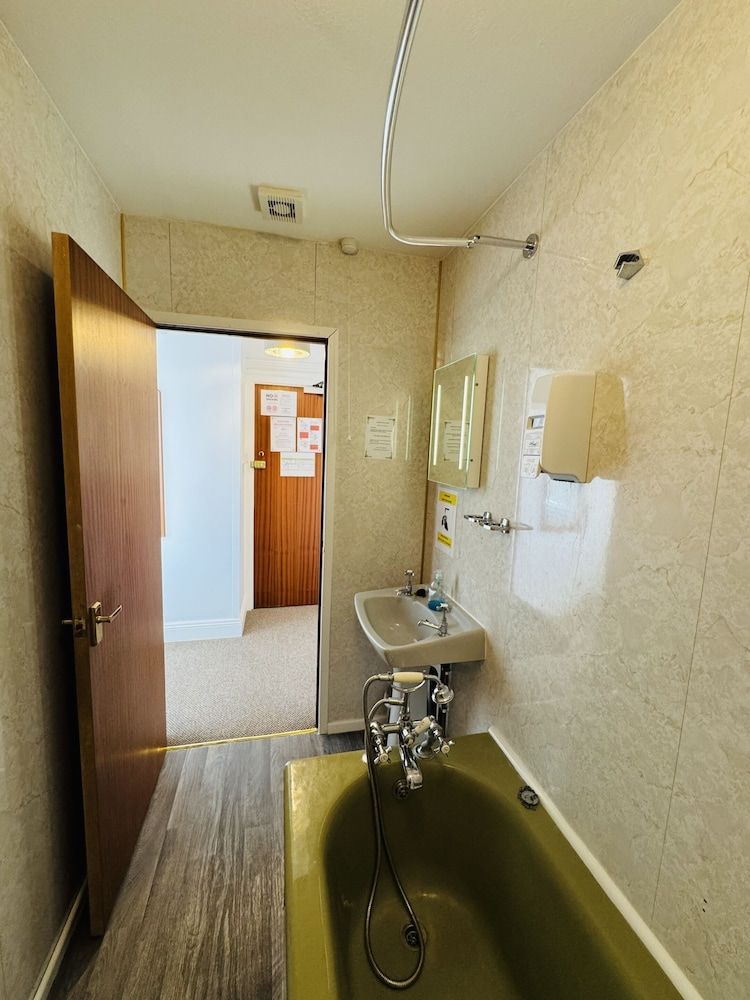 Carlton Courth Hotel Eastbourne Deluxe Double Room, Ensuite 4