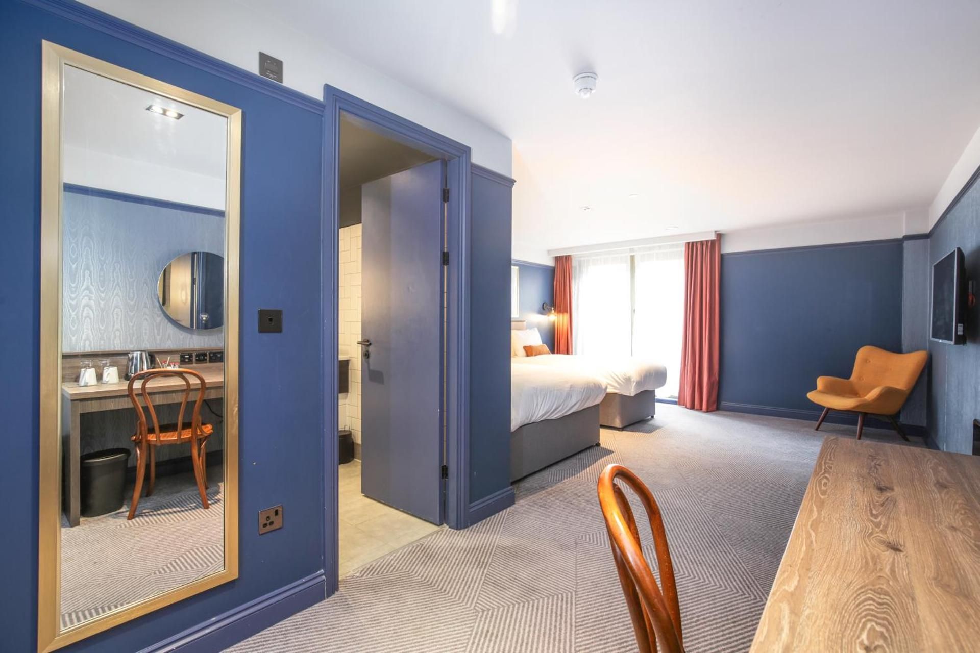 Standard Room with One Double Bed and One Single Bed - Non-Smoking