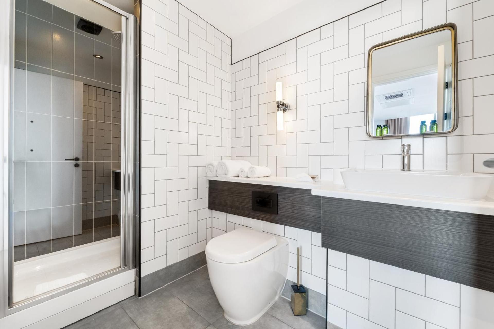 One-Bedroom Penthouse Suite with Double Bed and Terrace - City View