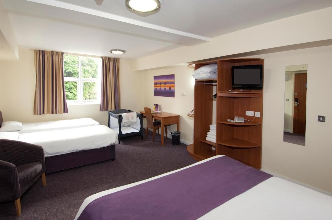 Classic Room with One Double Bed and Two Single Beds - Non-Smoking