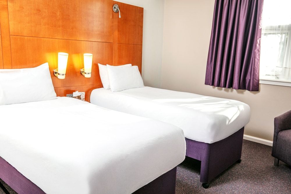 Milestone Peterborough Hotel A1M, Sure Hotel Collection Classic Room, 2 Twin Beds, Non Smoking 3