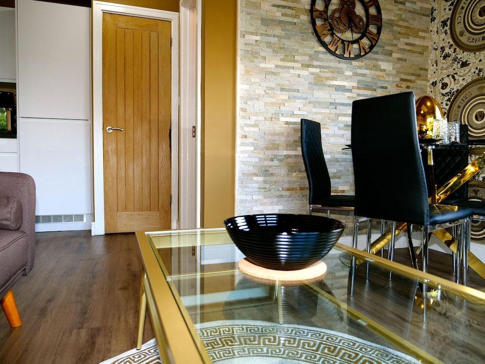 Ultra Deluxe Versace Apartment Near Sheffield Apartment 10