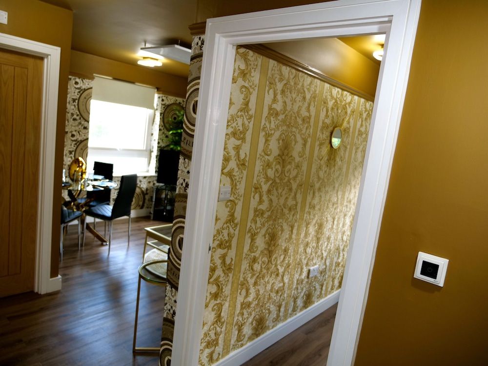 Ultra Deluxe Versace Apartment Near Sheffield Apartment 9