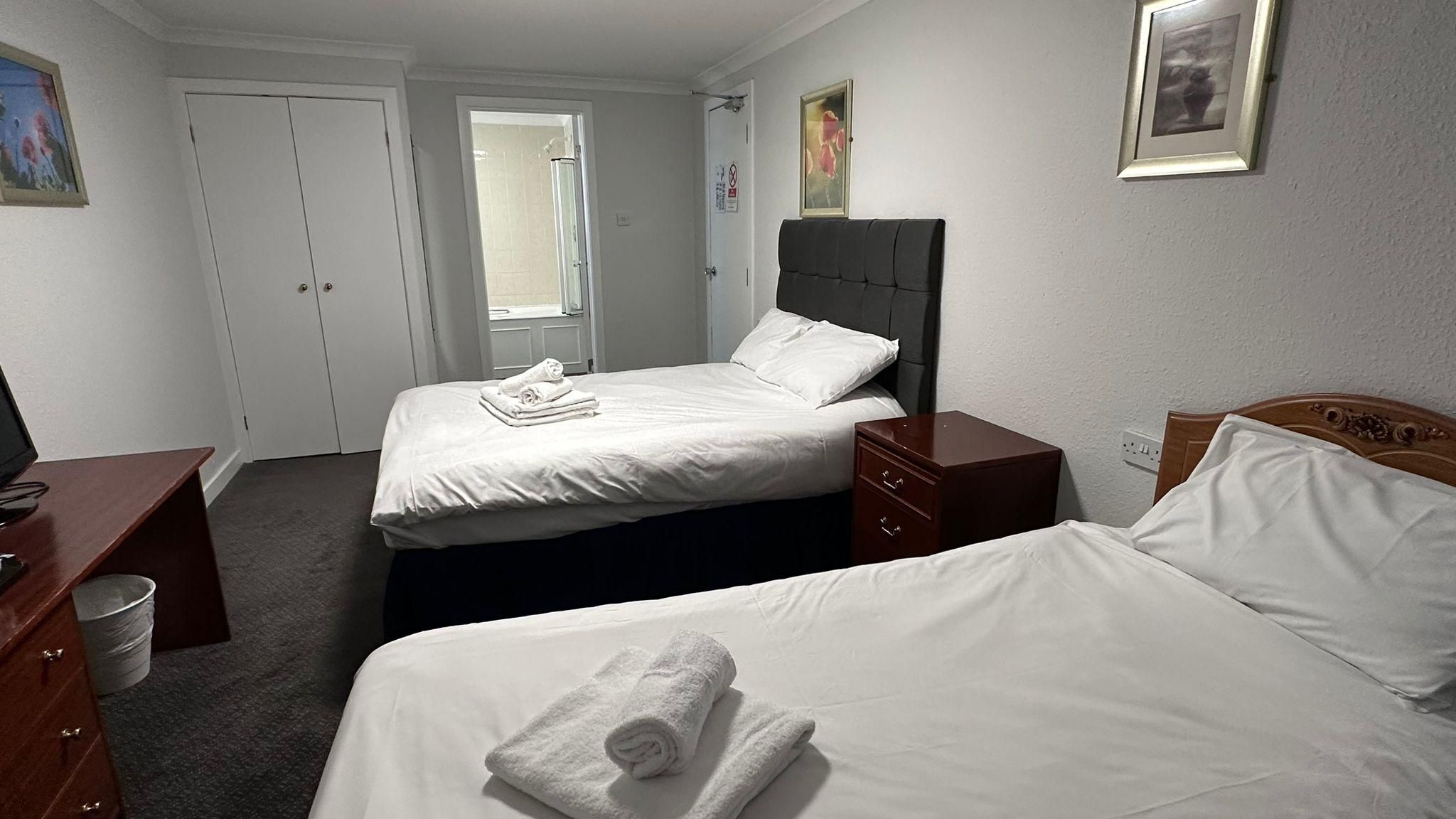 Twin room-Ensuite with Bath