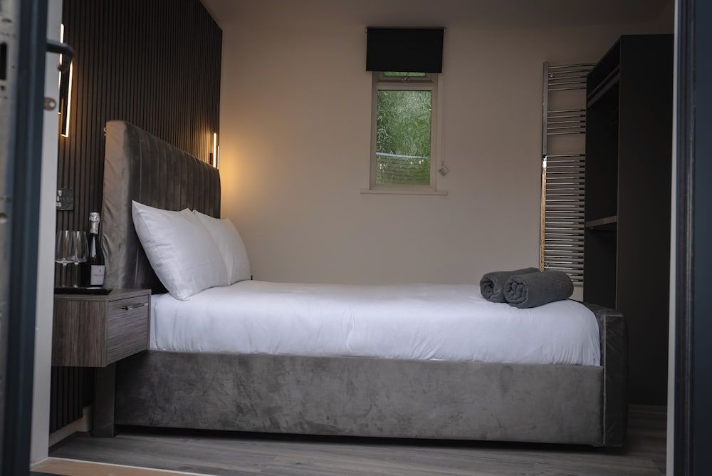 OYO Bellevue Apartments Middlesborough Deluxe Double Room, 1 Double Bed 4