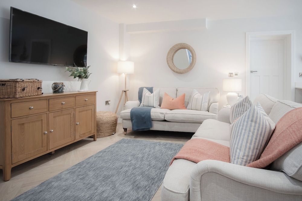 House (2 Bedrooms)