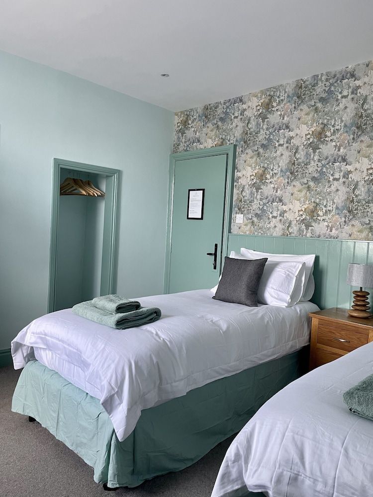 The Queens Standard Room 4