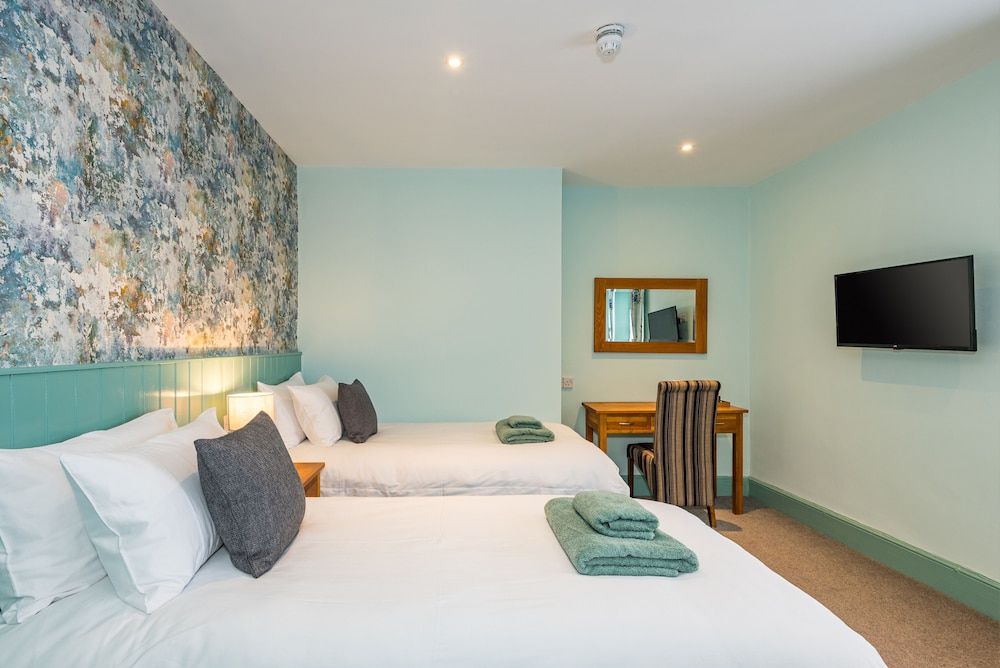 The Queens Standard Room 11