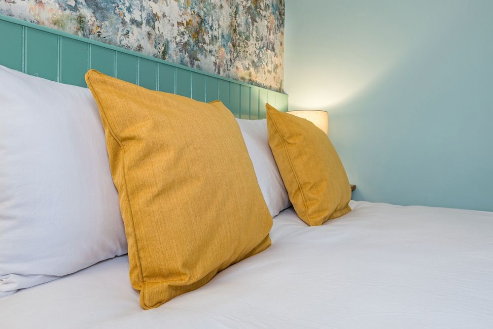 The Queens Superior Room 9