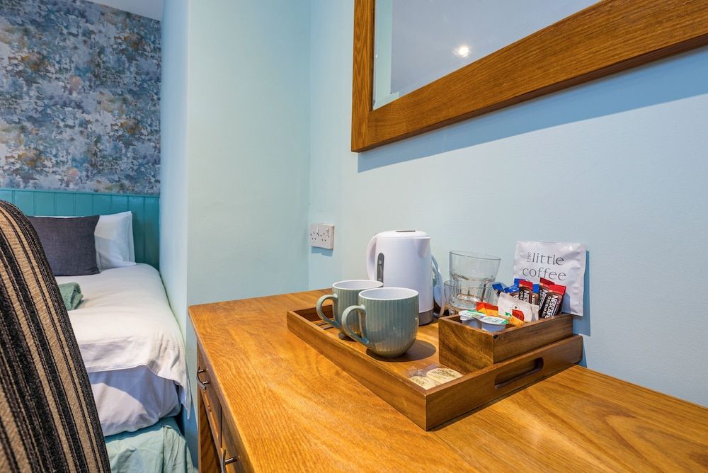 The Queens Standard Room 17