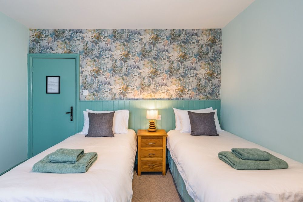 The Queens Standard Room 10