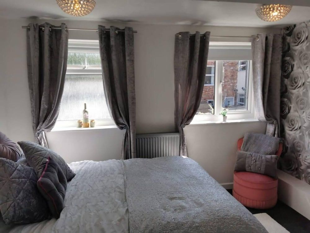 Stunning 2-bed House in Macclesfield Cheshire House