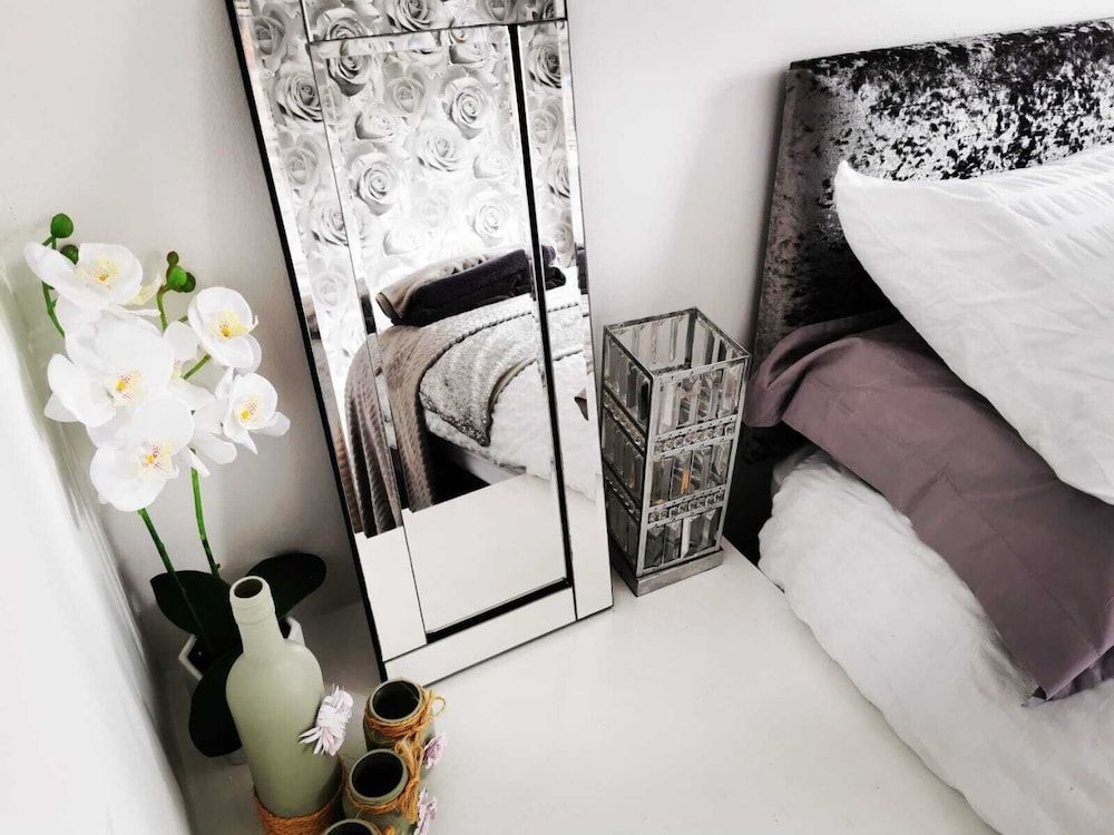 Stunning 2-bed House in Macclesfield Cheshire House 13