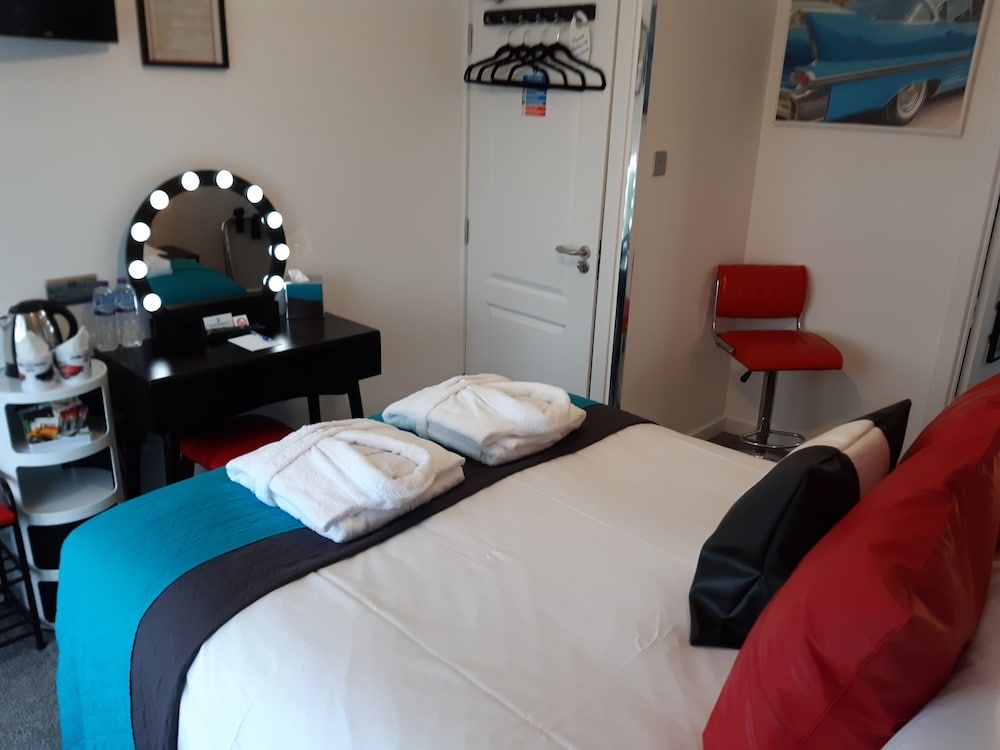 Cadillac Kustomz Guest House Panoramic Double Room, 1 Queen Bed, Sea View 2