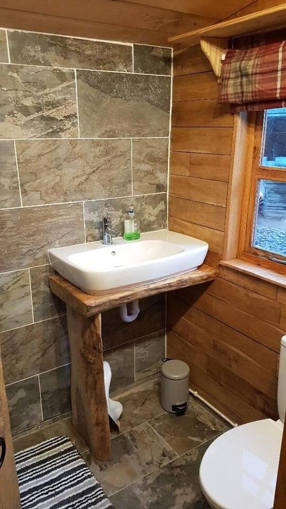 Charming 2-bed Cabin in Sutton Coldfield House 4