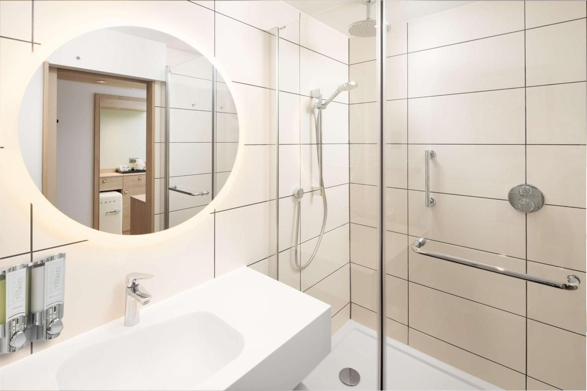 Hampton by Hilton Rochdale King Room 3