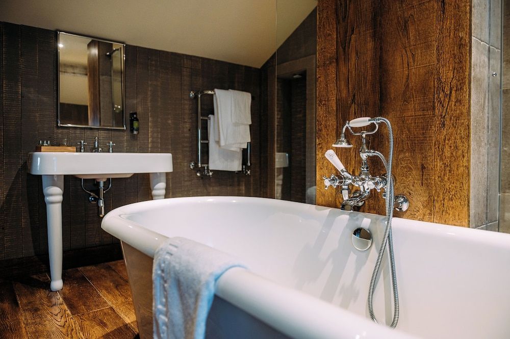 Assherton Arms Superior Room 3