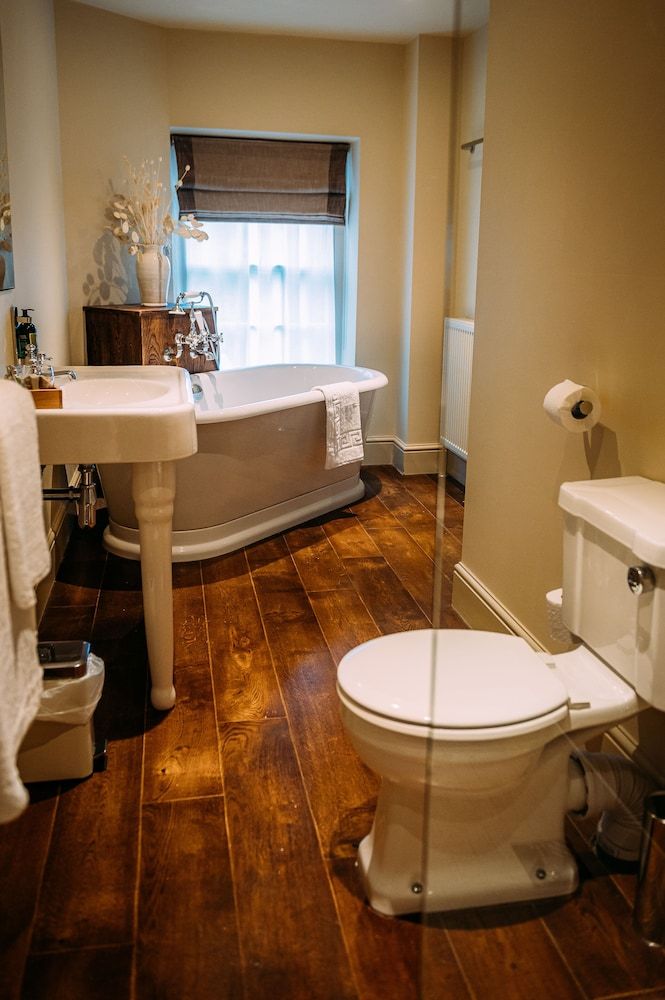 Assherton Arms Superior Room 2