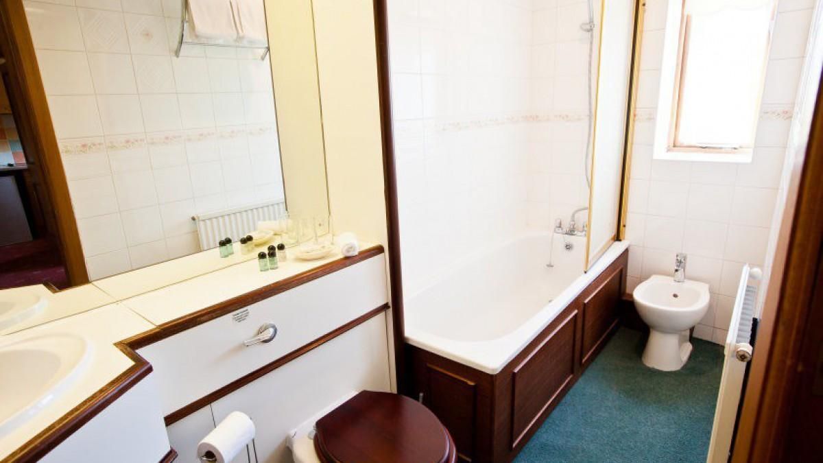 Leeming Wells Guest House Suite-Private Bathroom-Self Catering