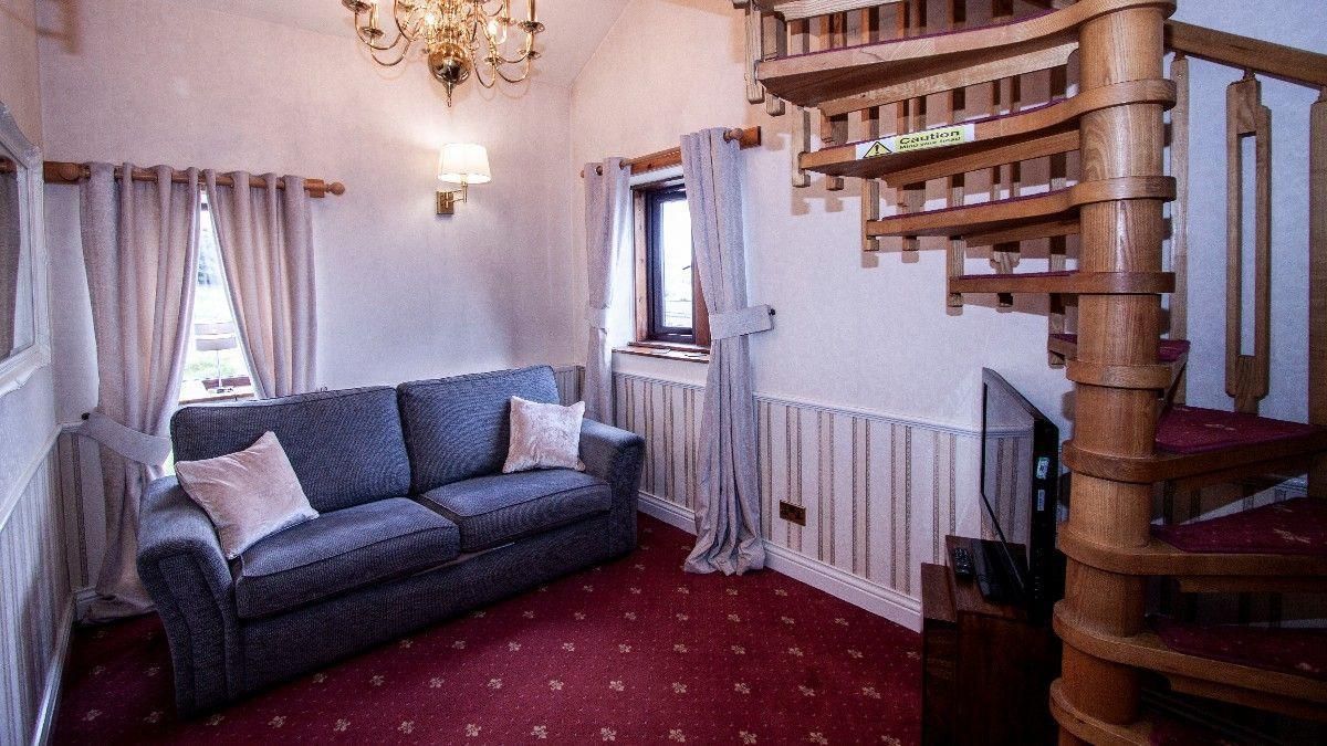 Leeming Wells Guest House Suite-Private Bathroom-Self Catering 2