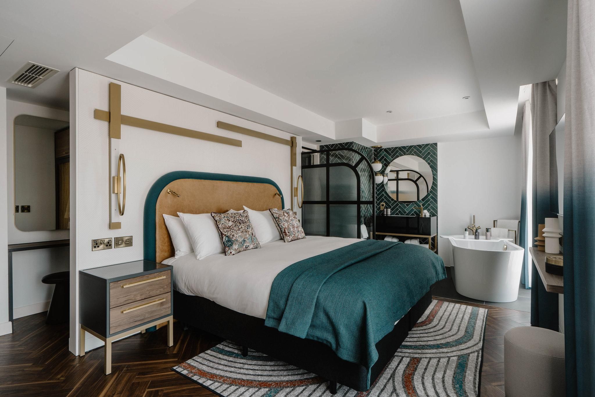 1 Bedroom Suite Dockview Balcony Top Floor Feature Bath