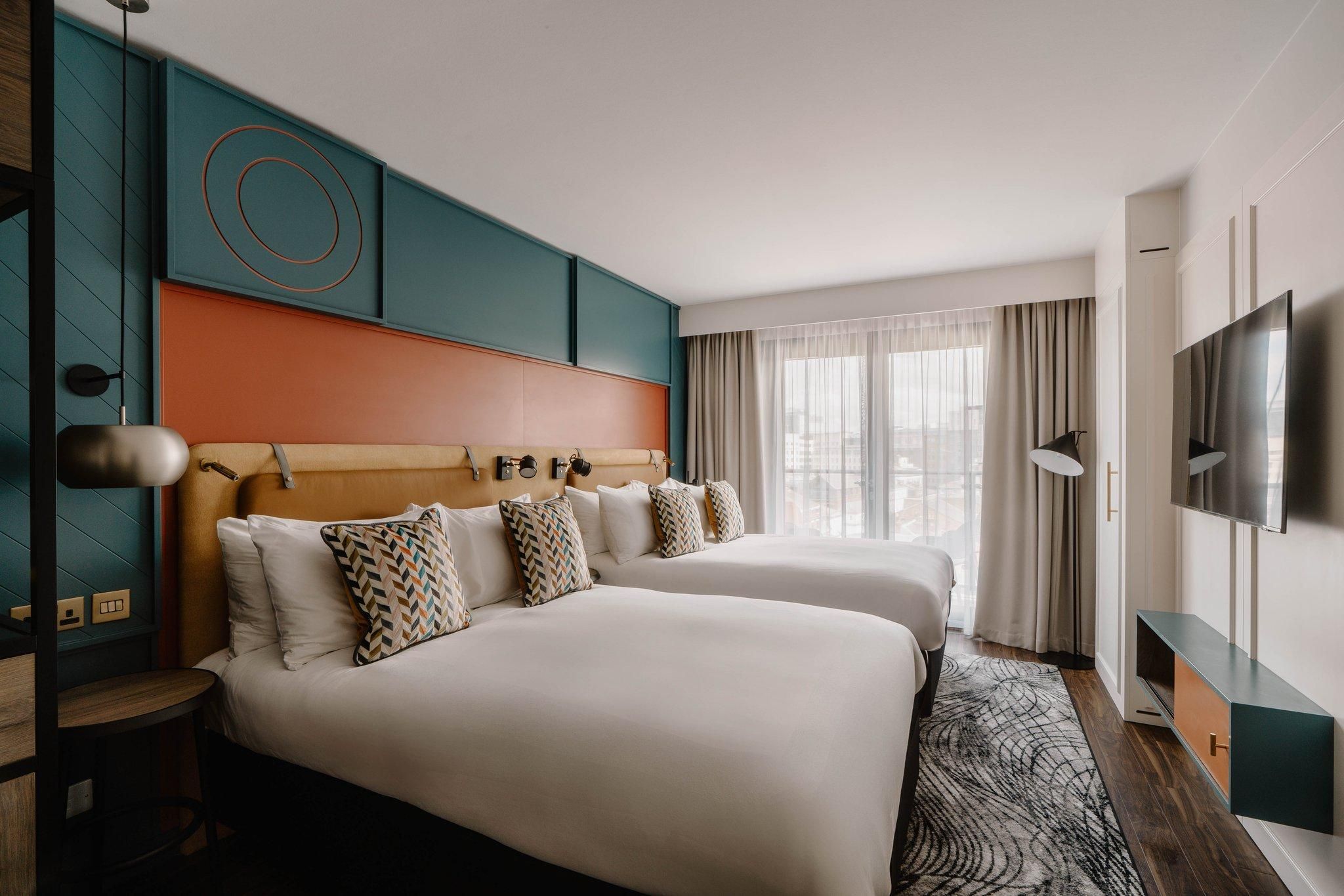 2 Queen Premium City View Balcony Top Floor