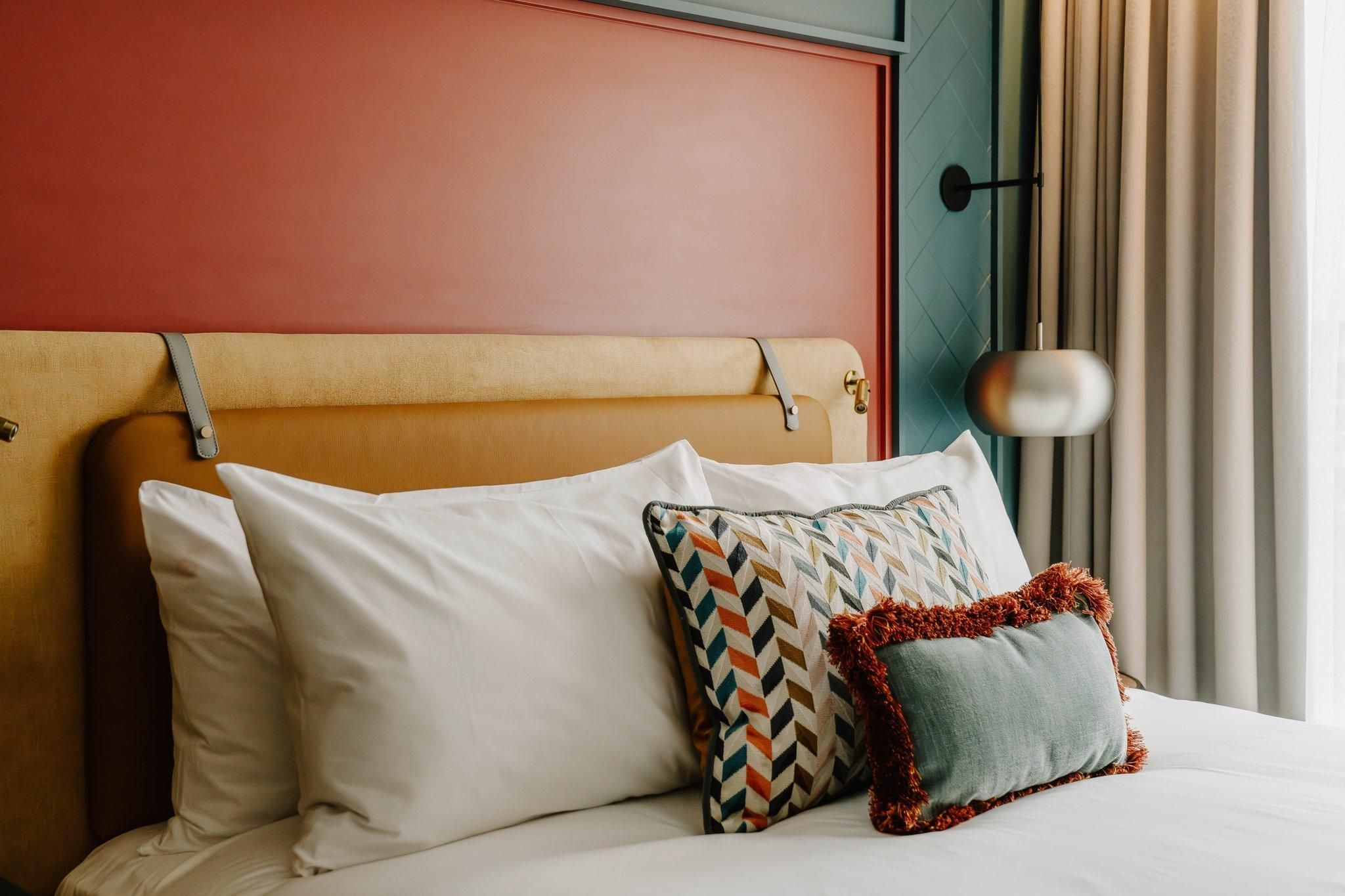 1 Queen Deluxe Accessible