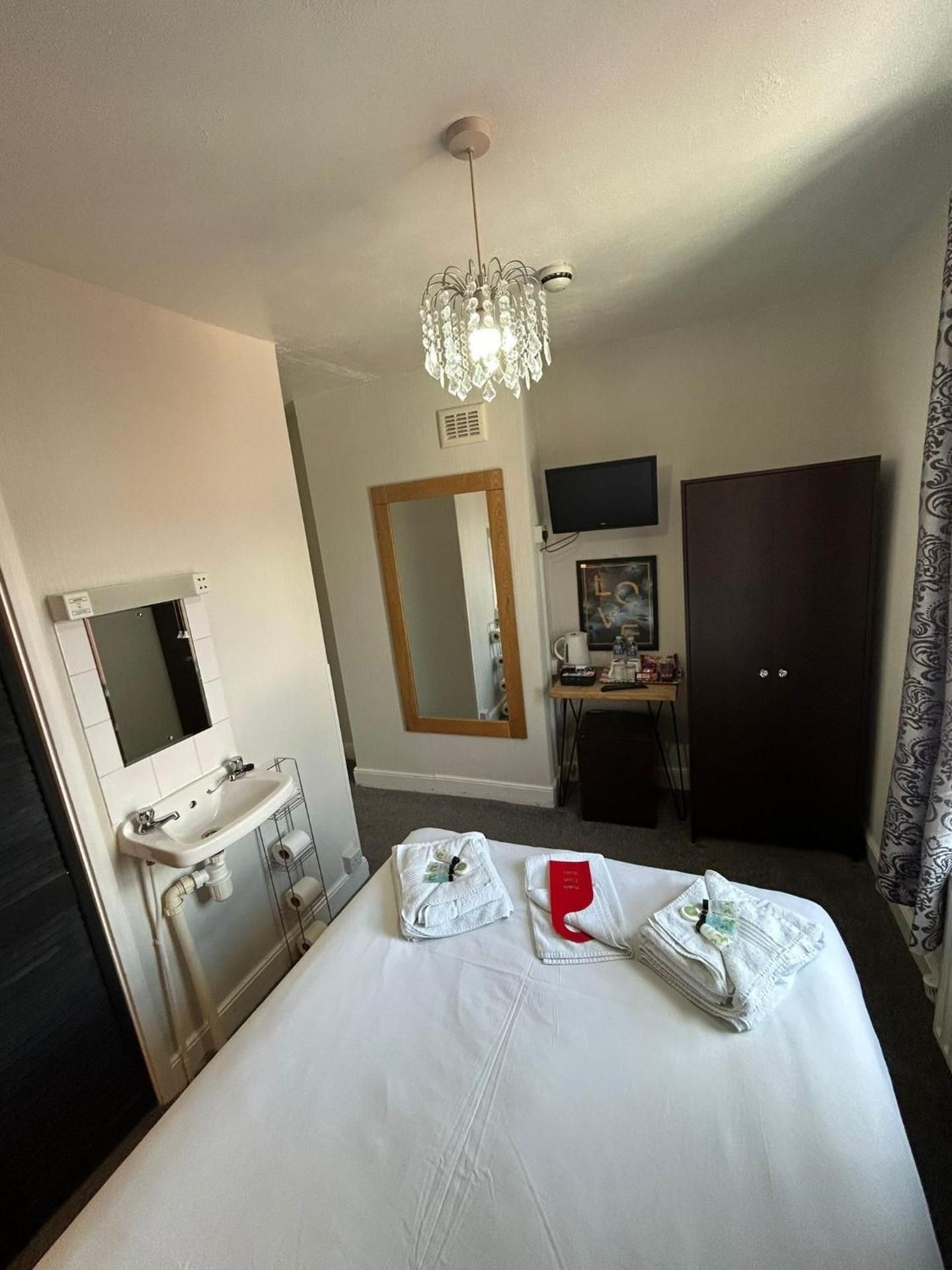 The Lyndhurst Guest house Small Double Room 2