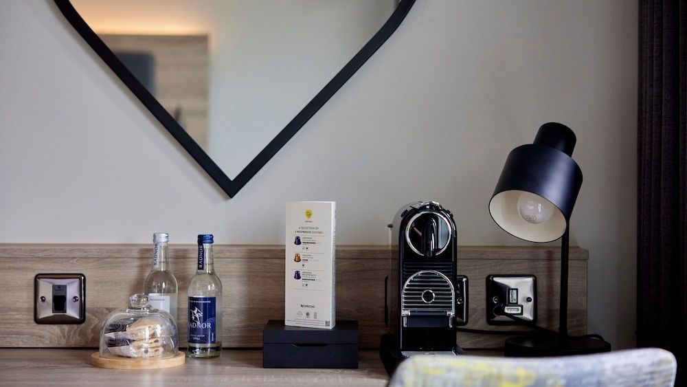 Tŷ Newport Superior Double Room 4