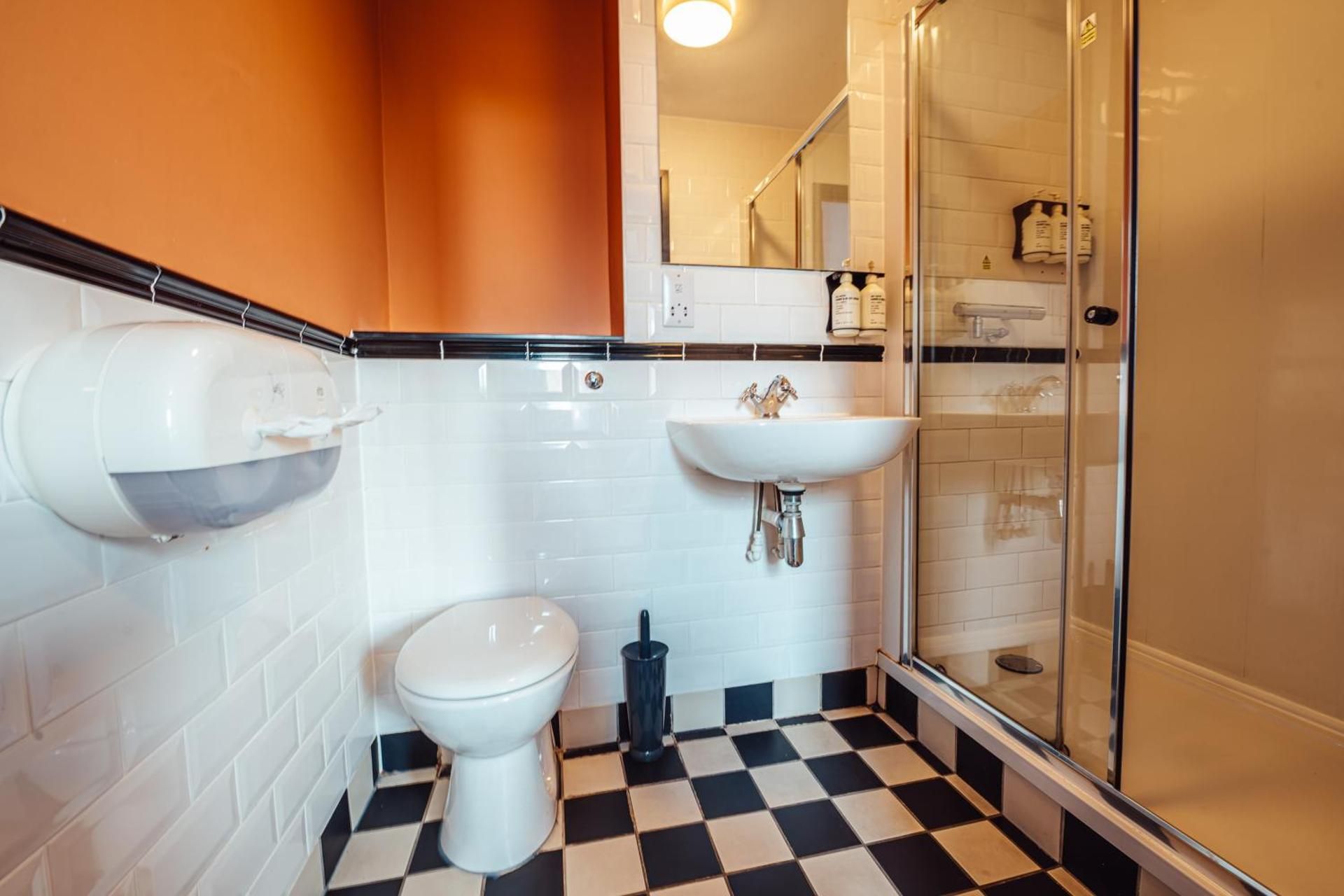 Room for 4 without Window