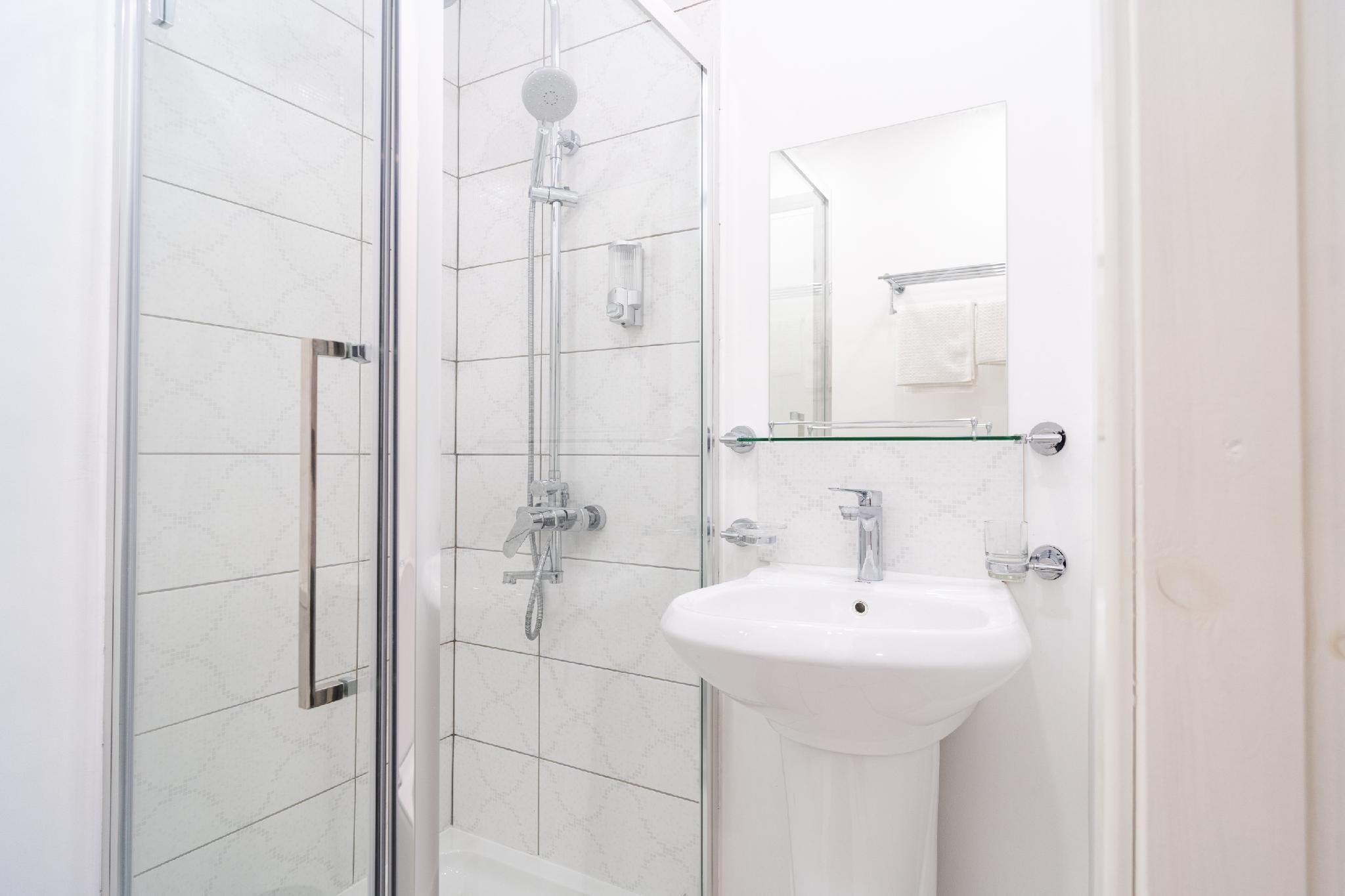 Innovation House Double room-Ensuite-Standard 3