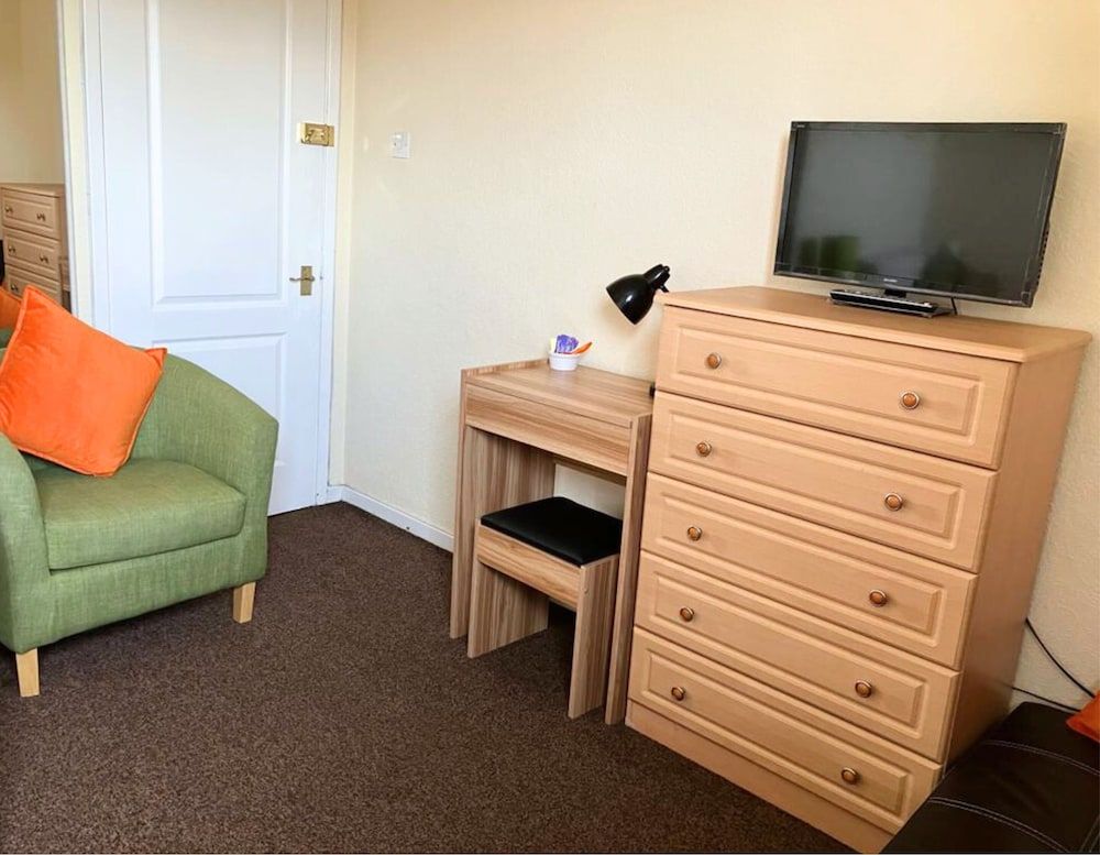 Central Falkirk 3 Bedroom Apartment Standard Apartment 7