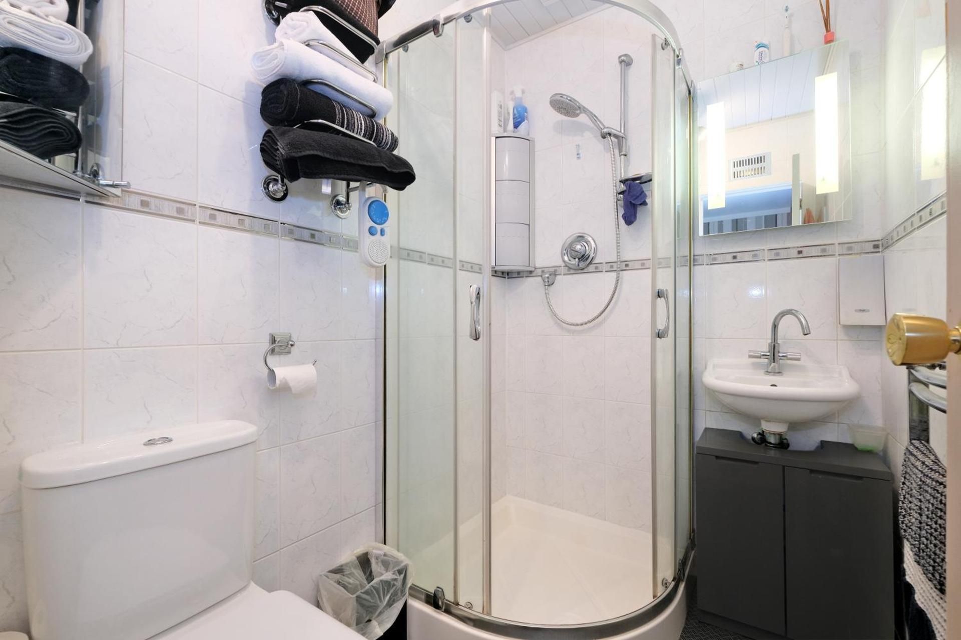 Single Room with Bathroom Outside of Room