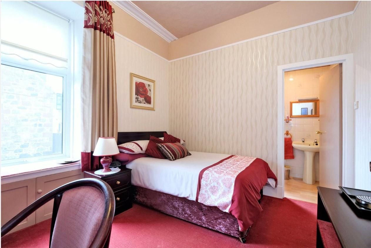 Standard Single Room With Ensuite Bathroom