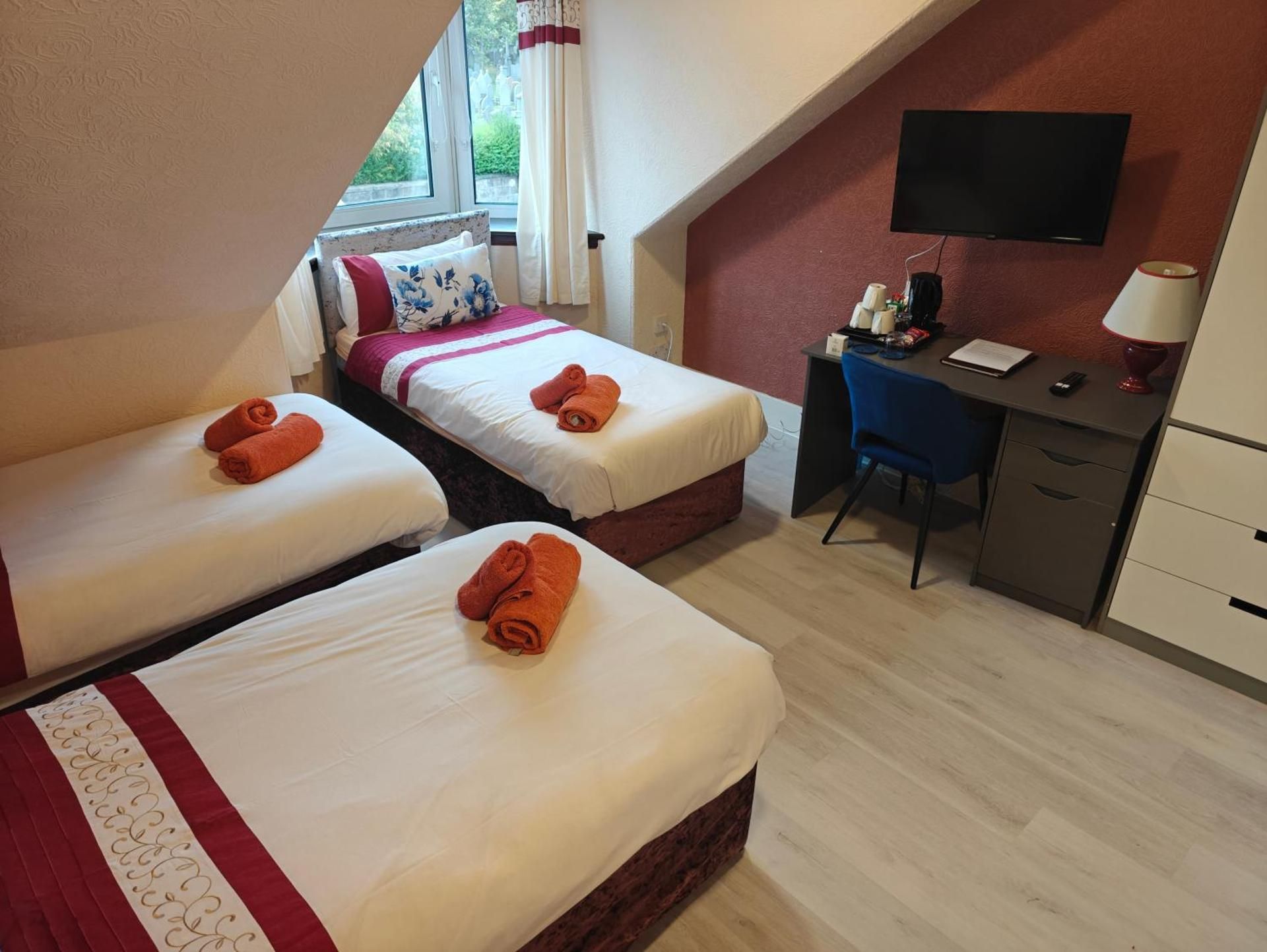 Standard Twin Room Private External Bathroom