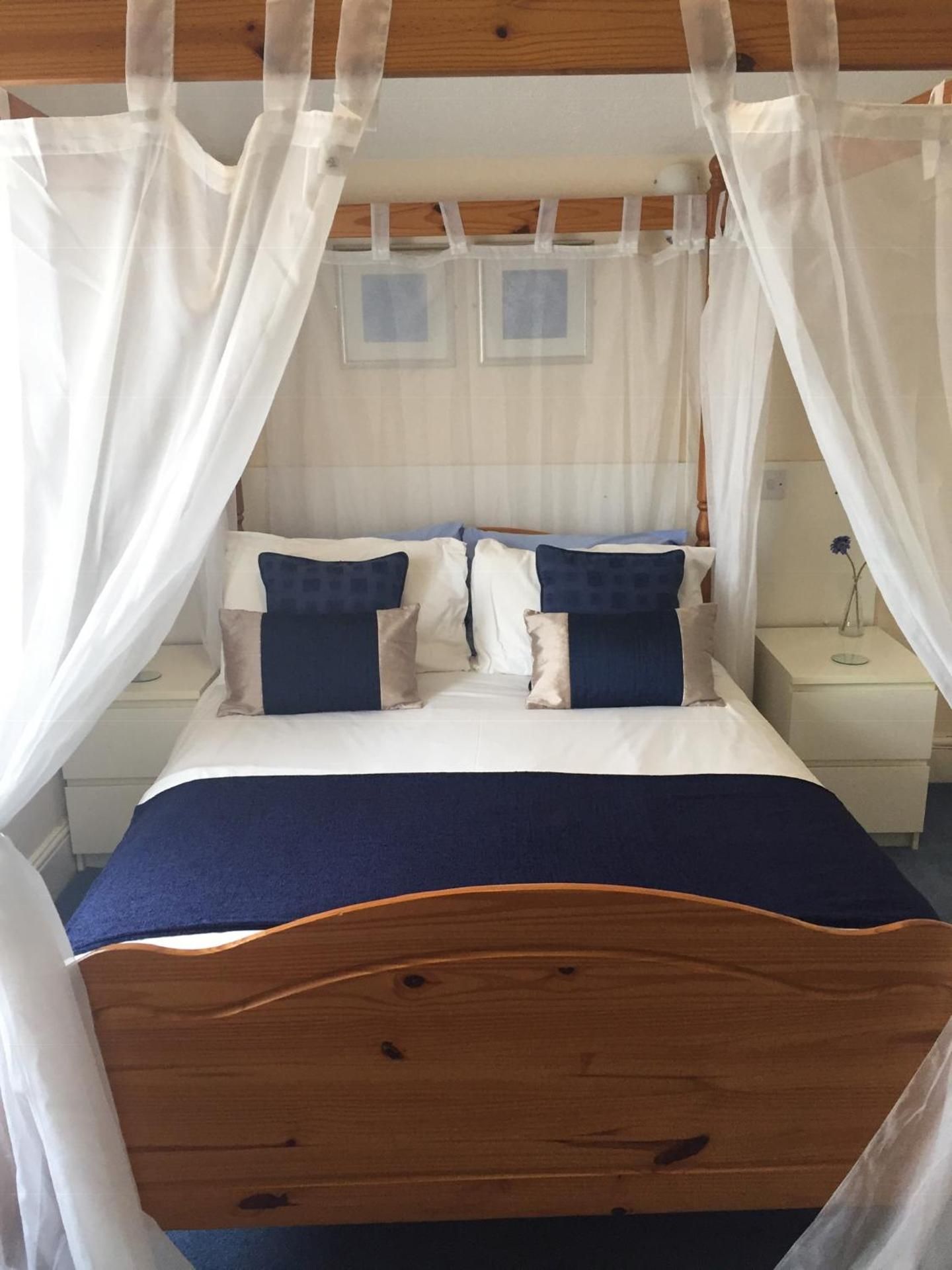 Marlow Lodge Hotel Standard Double Room with Four Poster Bed