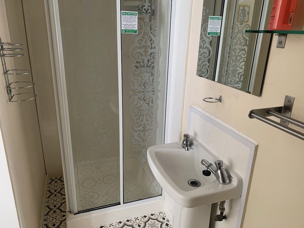 Marlow Lodge Hotel Double Room with King bed 3