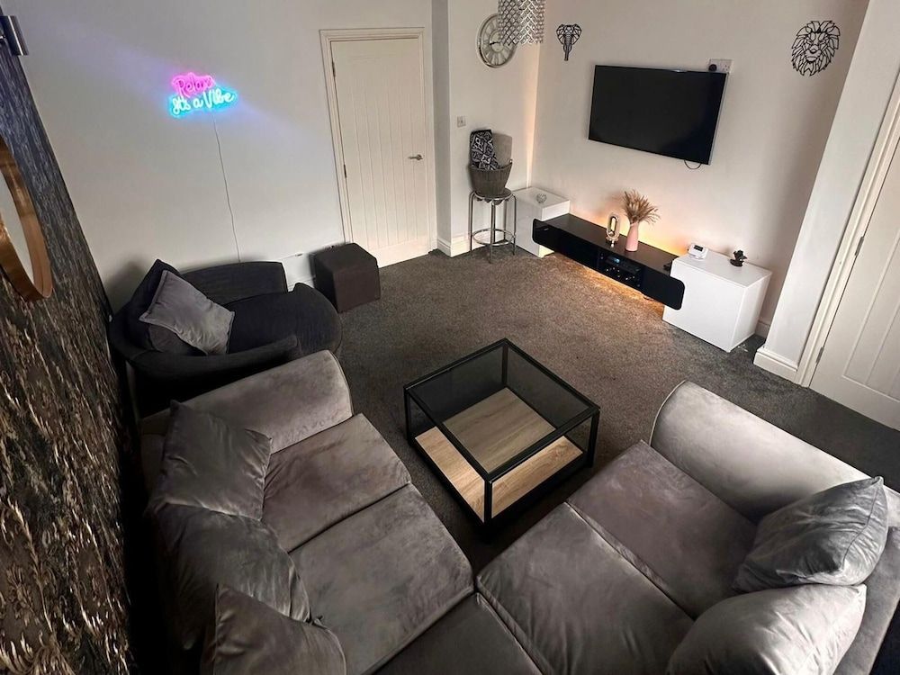 The Hideaway Home BD5 - 2 Bed Lovely Modern House House 9